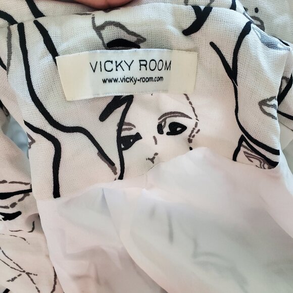 lightweight white professional long coat jacket with face illustrations - Picture 5 of 6